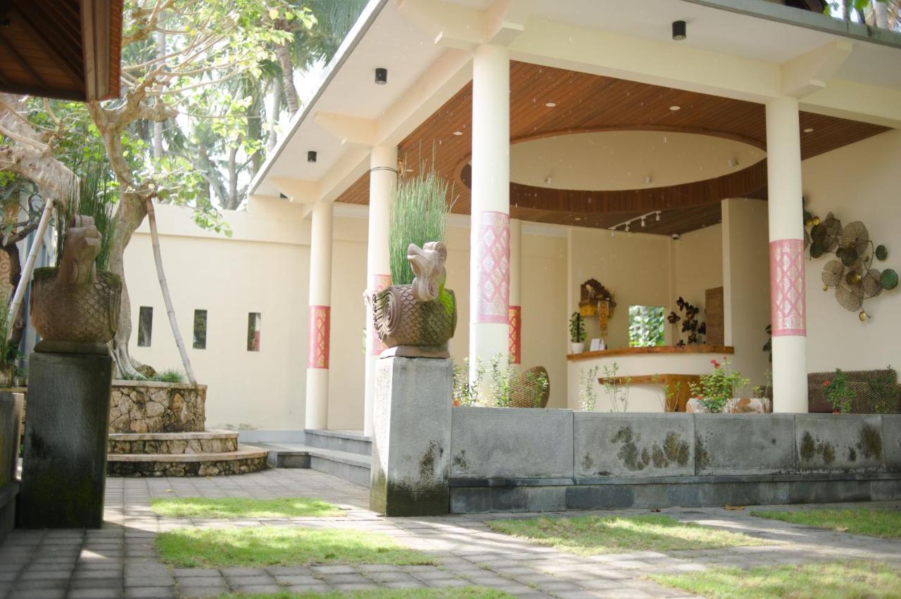 Akatara Hotel Toyapakeh