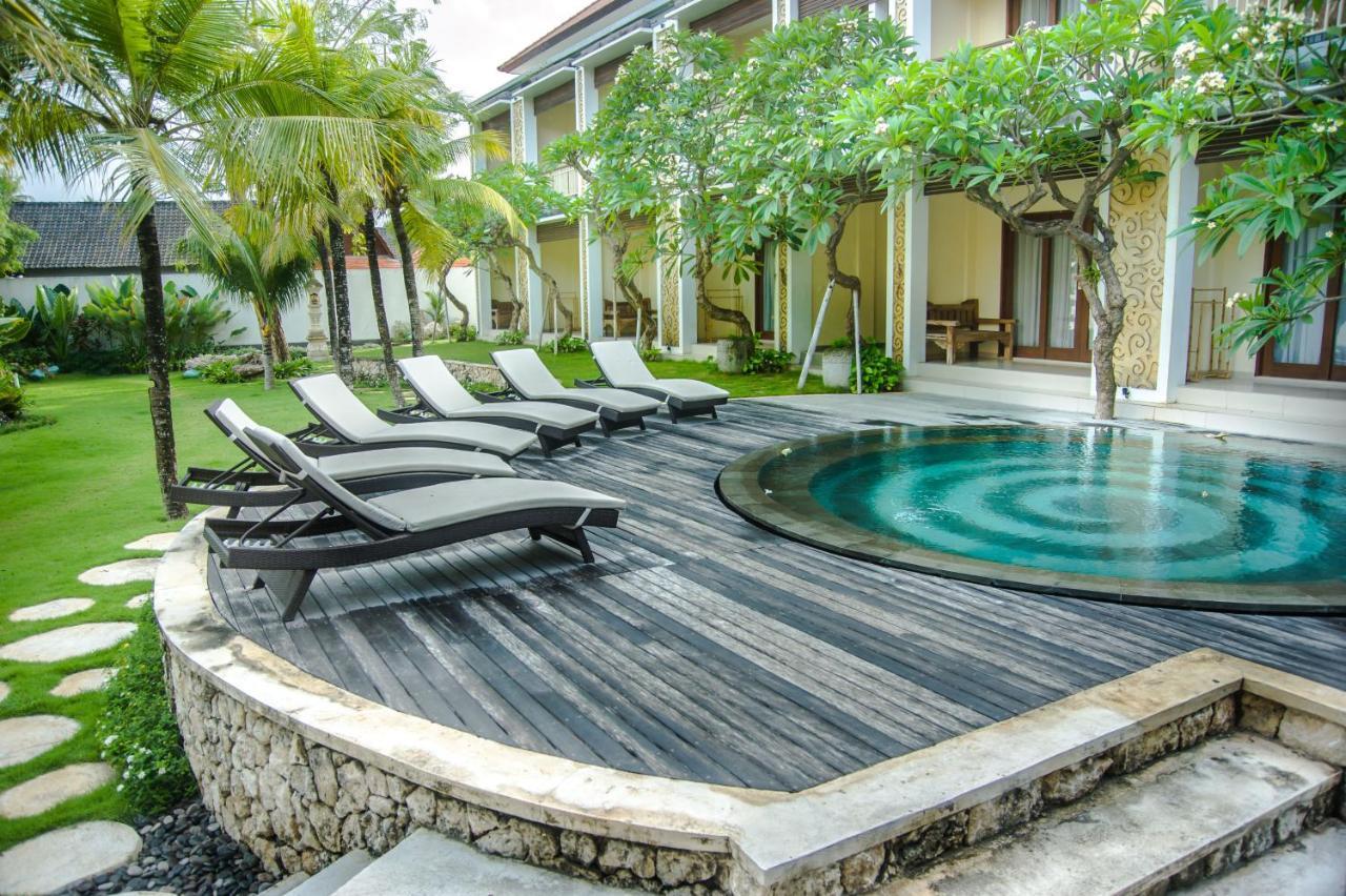 Akatara Hotel 3*